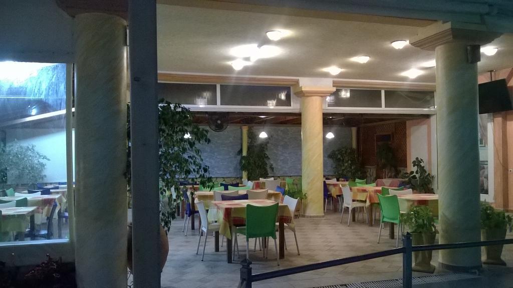 Hotel Spiros Амудья Екстер'єр фото