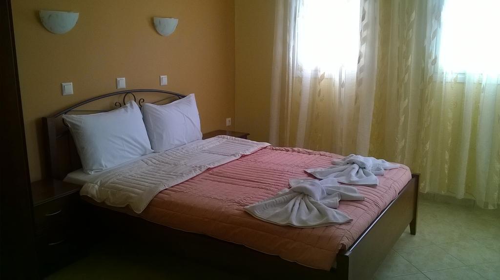Hotel Spiros Амудья Екстер'єр фото