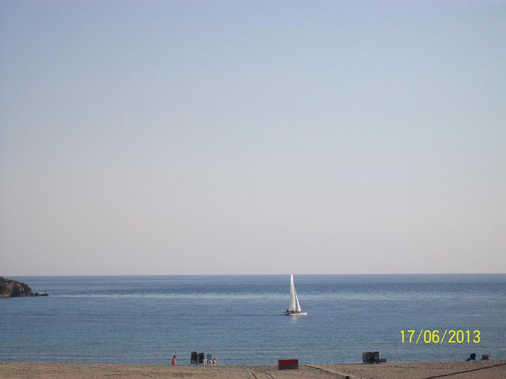Hotel Spiros Амудья Екстер'єр фото